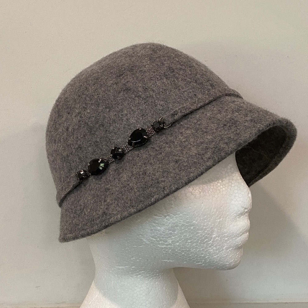 Holt Renfrew Grey Wool Cloche Hat with Black Beads Made in Italy - Picture 4 of 14